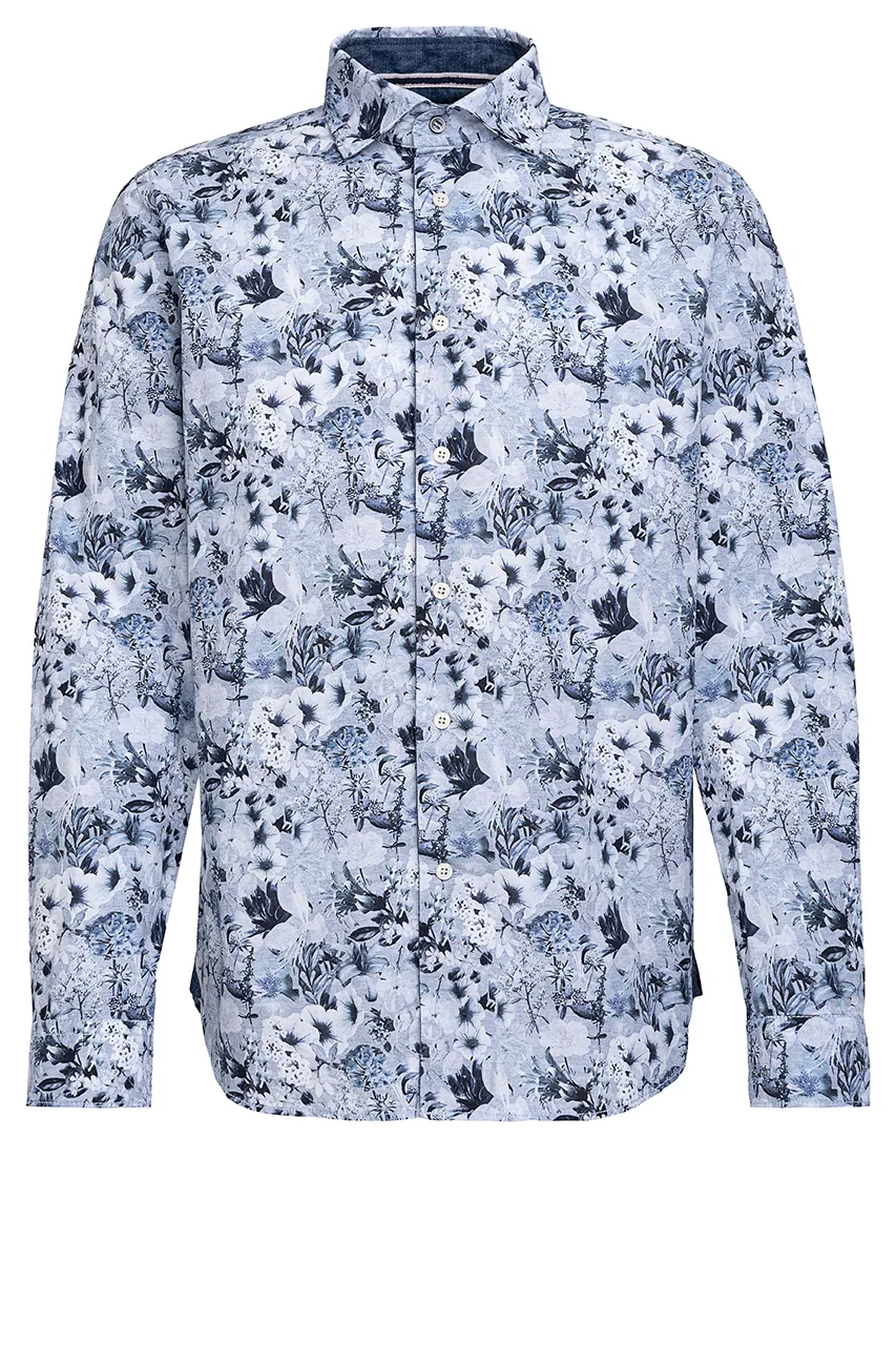 Ghost-Mannequin-Aufnahme eines Blumenprint-Hemds von vorne, freigestellt ohne Person