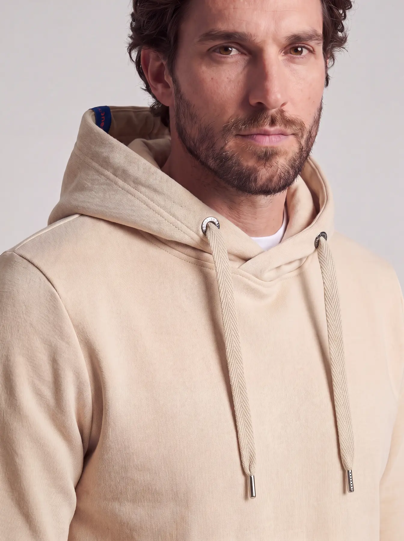 Florentin, KI-Model der Neleon Group – Herrenmode & Lifestyle, Look 6 von 8