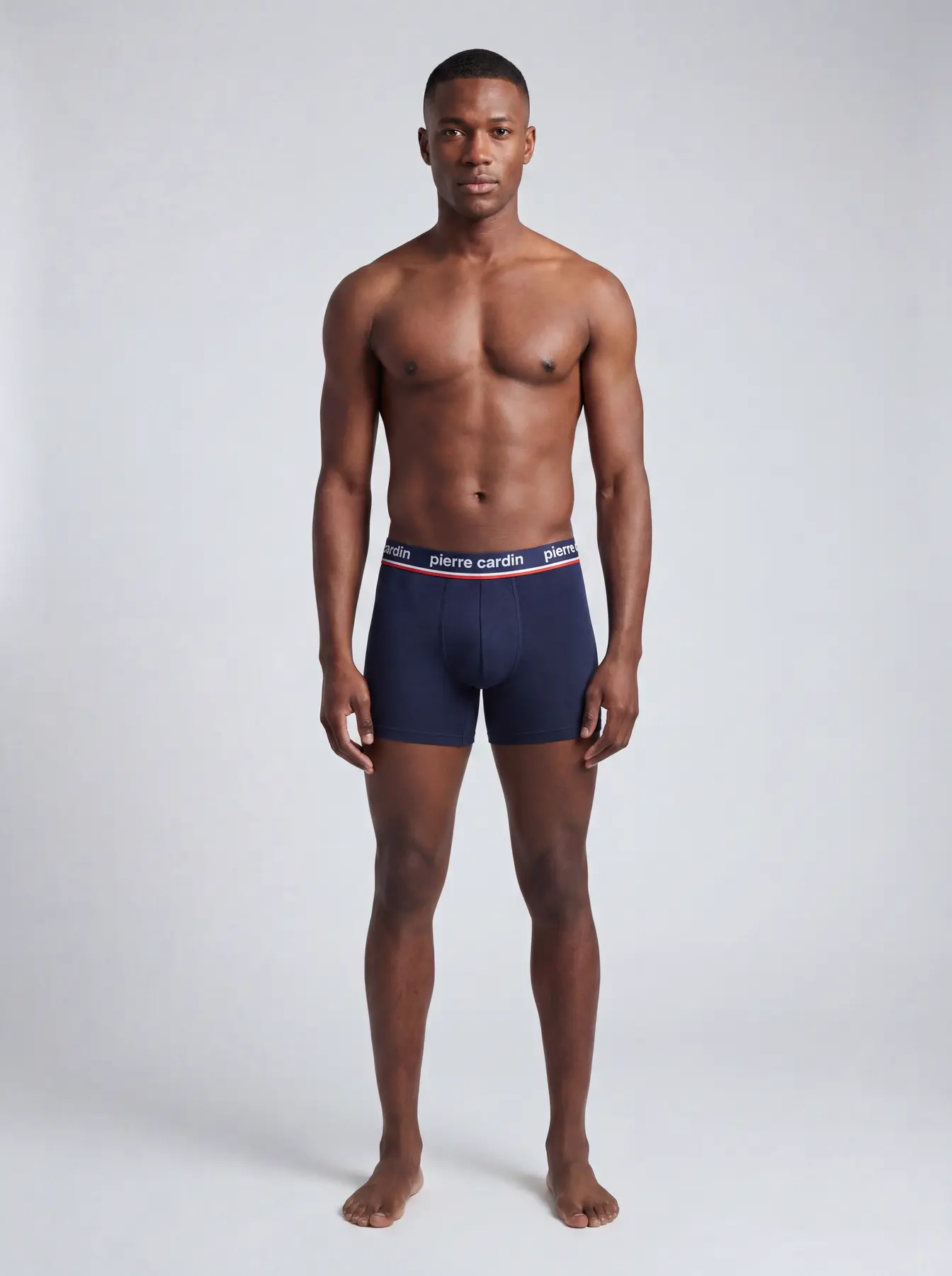 Jason, KI-Model der Neleon Group – Loungewear & Editorial-Fashion, Look 4 von 4