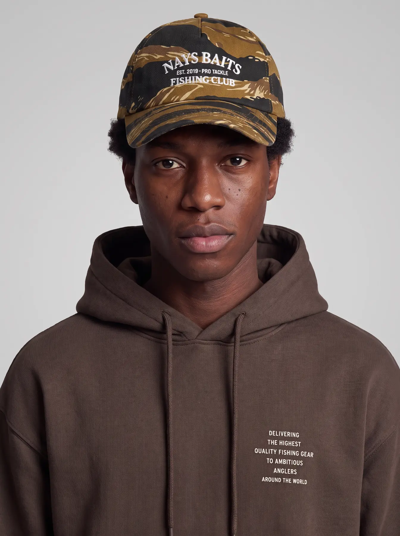 Malik, KI-Model der Neleon Group – Streetwear & Athleisure, Look 2 von 6