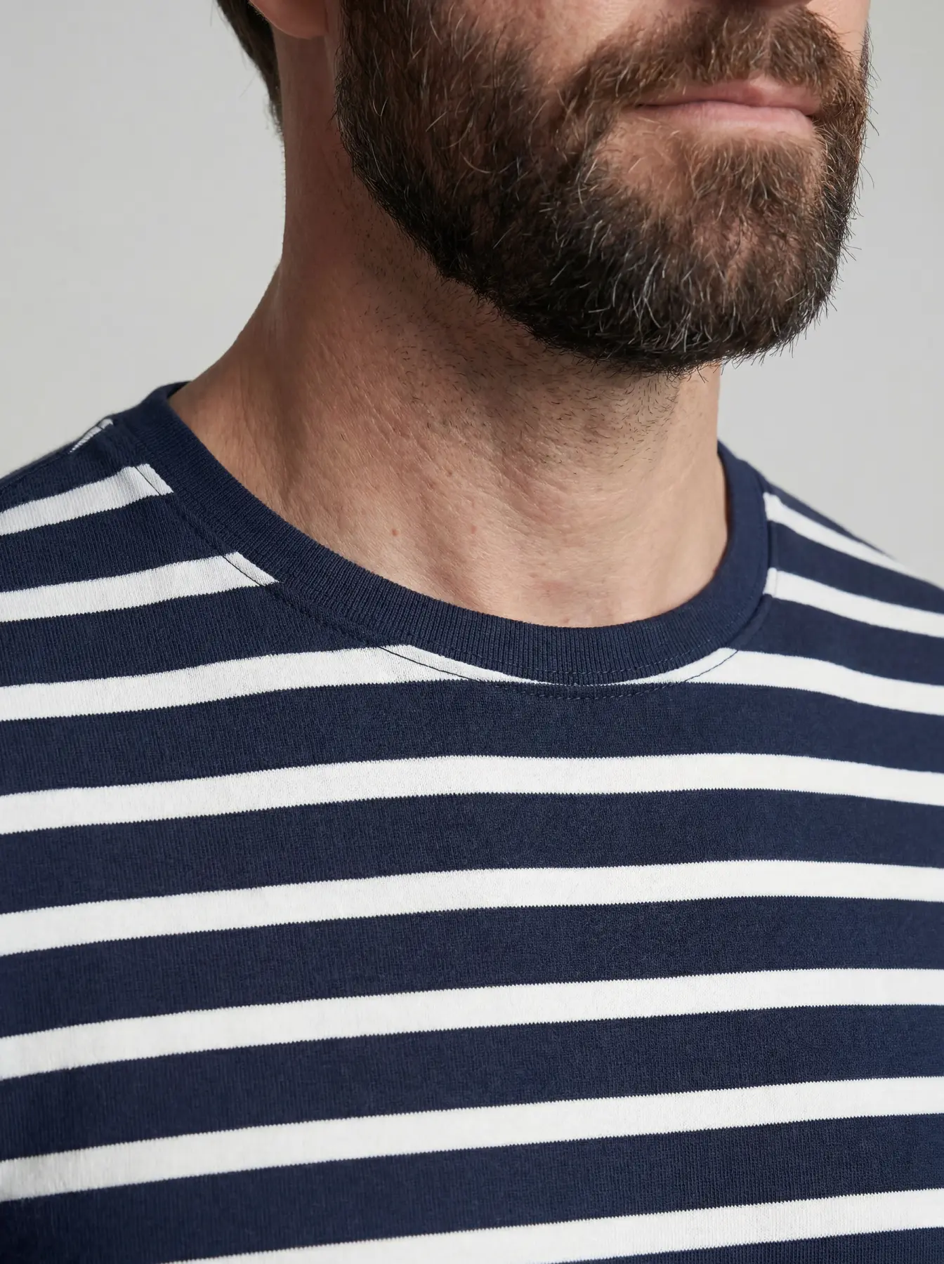 Paul, KI-Model der Neleon Group – Arbeitskleidung & Casualwear, Look 4 von 4
