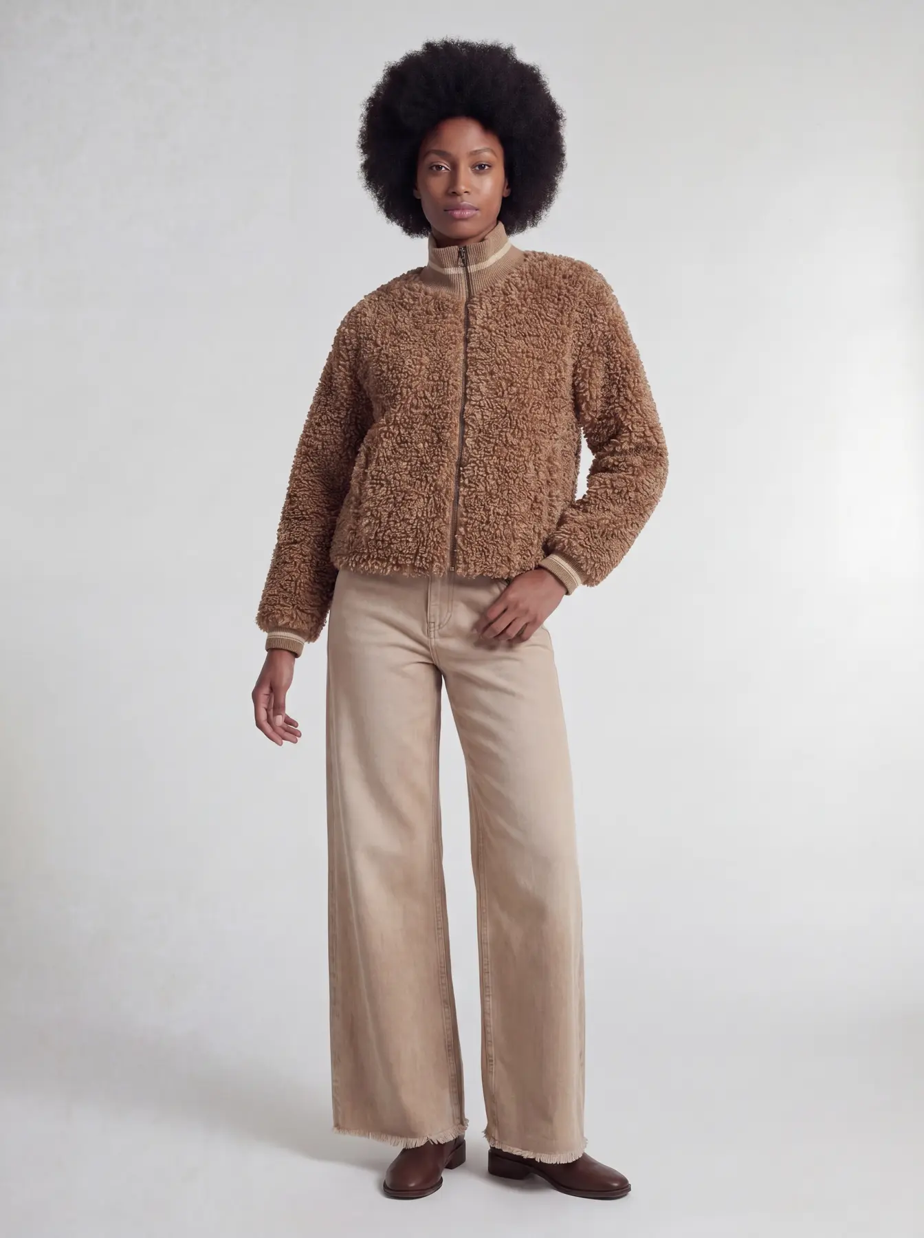 Zoe, KI-Model der Neleon Group – Bademode & Eveningwear, Look 2 von 6