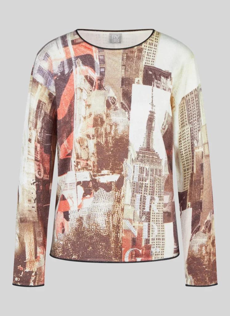 Strickpullover mit Fotoprint, fotografierte Produktaufnahme